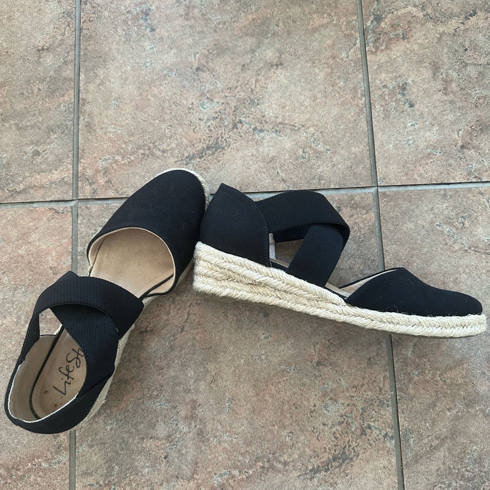 Life Stride Women's Black Loafers with Elastic Strap - Picture 2 of 2